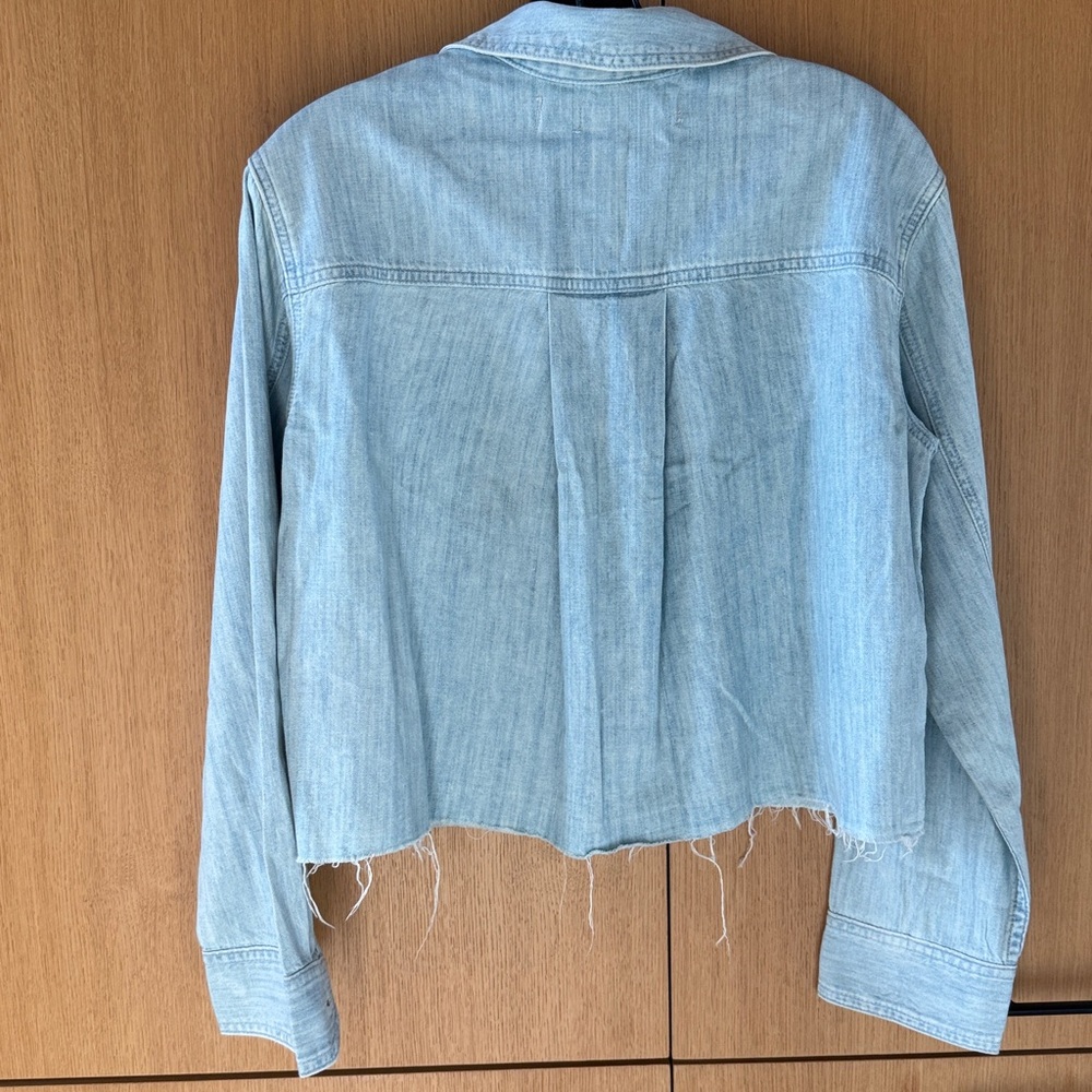 Amo Denim Ida Crop Shirt with a frayed hem Light Wash Womens size XSMALL - Picture 8 of 10